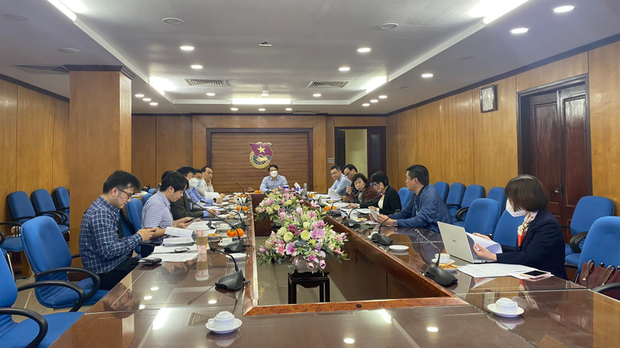 Hội đồng giải thưởng do anh Nguyễn Ngọc Lương chủ trì họp sáng 12.3. Ảnh: BTC