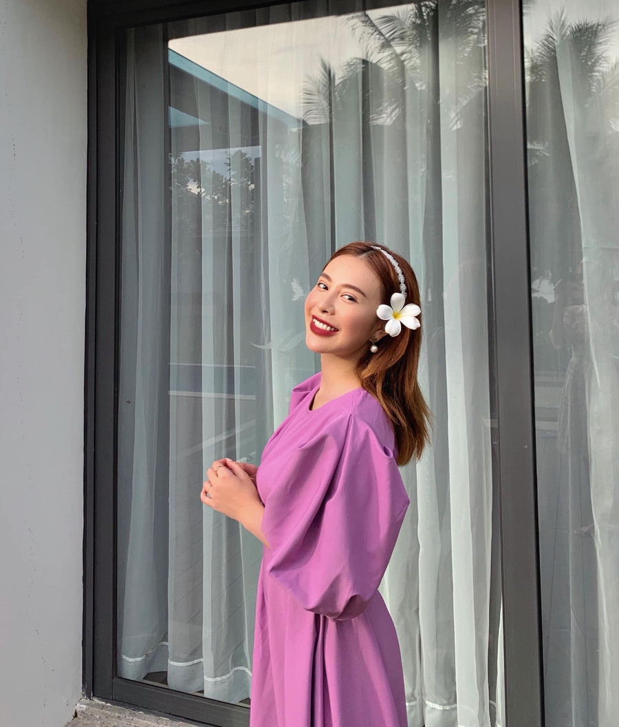 Một style thời trang ngọt ngào, lãng mạn với gam màu tím hot trend được Hồng Anh 