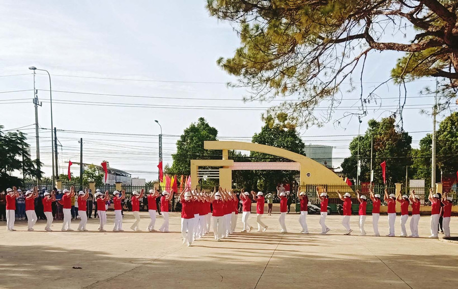 Tiết mục đồng diễn chào mừng Đại hội TDTT thị trấn Ia Kha năm 2022. Ảnh: Nguyễn Tú