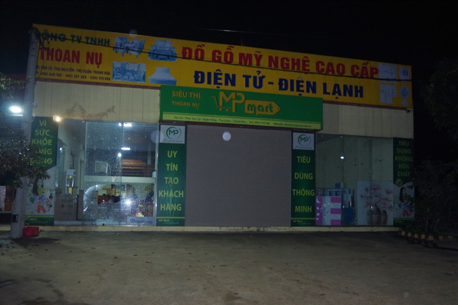 Hiện trường vụ nổ súng trong đêm. Ảnh: CATH Hiện trường vụ nổ súng trong đêm. Ảnh: CATH