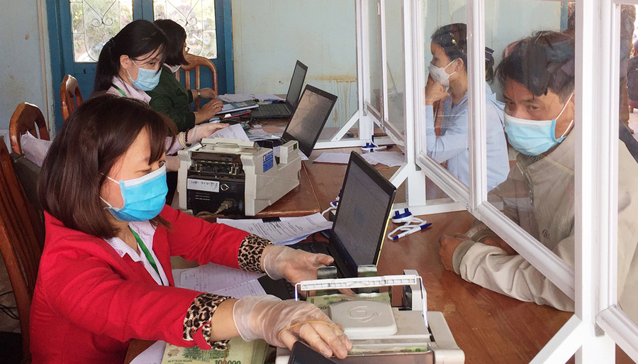 Phòng Giao dịch Ngân hàng CSXH huyện Chư Sê tập trung cho vay giải quyết việc làm, hỗ trợ sinh kế cho người dân. Ảnh: Sơn Ca Phòng Giao dịch Ngân hàng CSXH huyện Chư Sê tập trung cho vay giải quyết việc làm, hỗ trợ sinh kế cho người dân. Ảnh: Sơn Ca