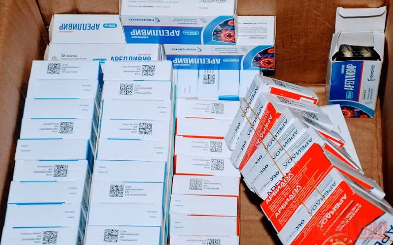 Hình ảnh một số hộp thuốc điều trị Covid-19 không rõ nguồn gốc bị thu giữ.