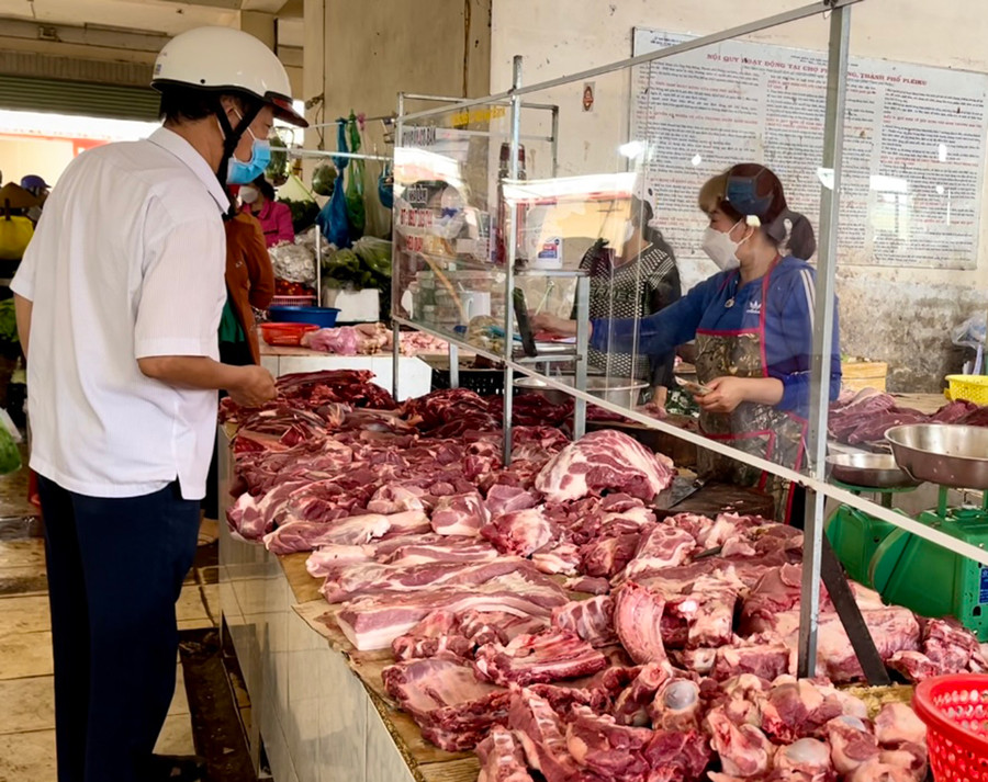  Giá thịt heo liên tục giảm gần 2 tháng qua. Ảnh: Vũ Thảo