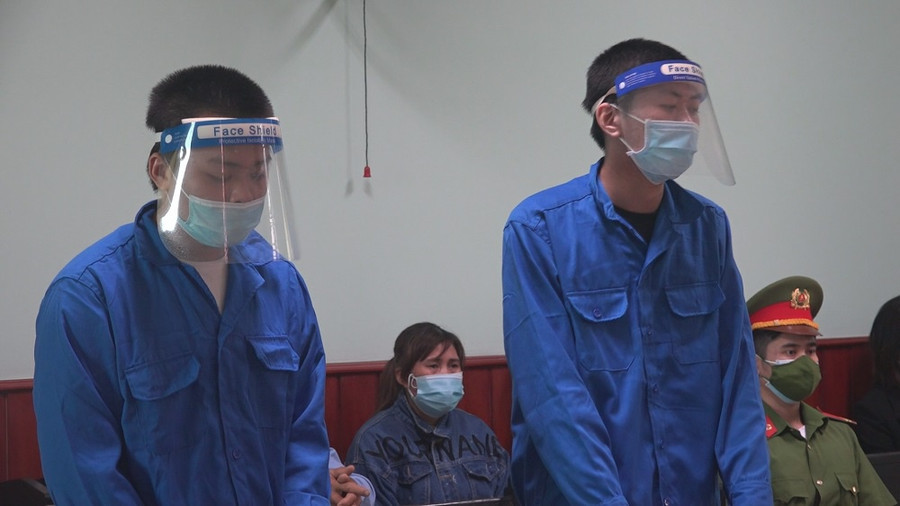 Các bị cáo tại tòa. Ảnh: Trị Bình