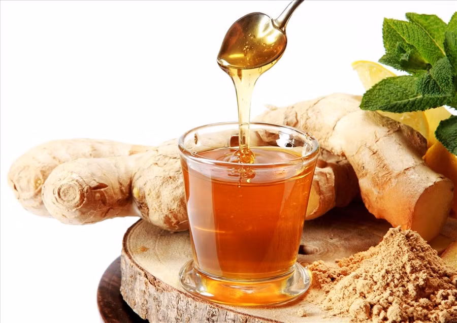 Trà gừng mật ong là loại đồ uống thích hợp nhằm tăng sức đề kháng cho cơ thể trong mùa dịch COVID-19. Ảnh: Canva Trà gừng mật ong là loại đồ uống thích hợp nhằm tăng sức đề kháng cho cơ thể trong mùa dịch COVID-19. Ảnh: Canva