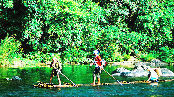 Thượng nguồn sông Kôn. Ảnh: HOÀNG TUẤN