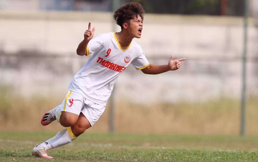 Nguyễn Quốc Việt trong màu áo học viện Nutifood. Ảnh: Khả Hòa