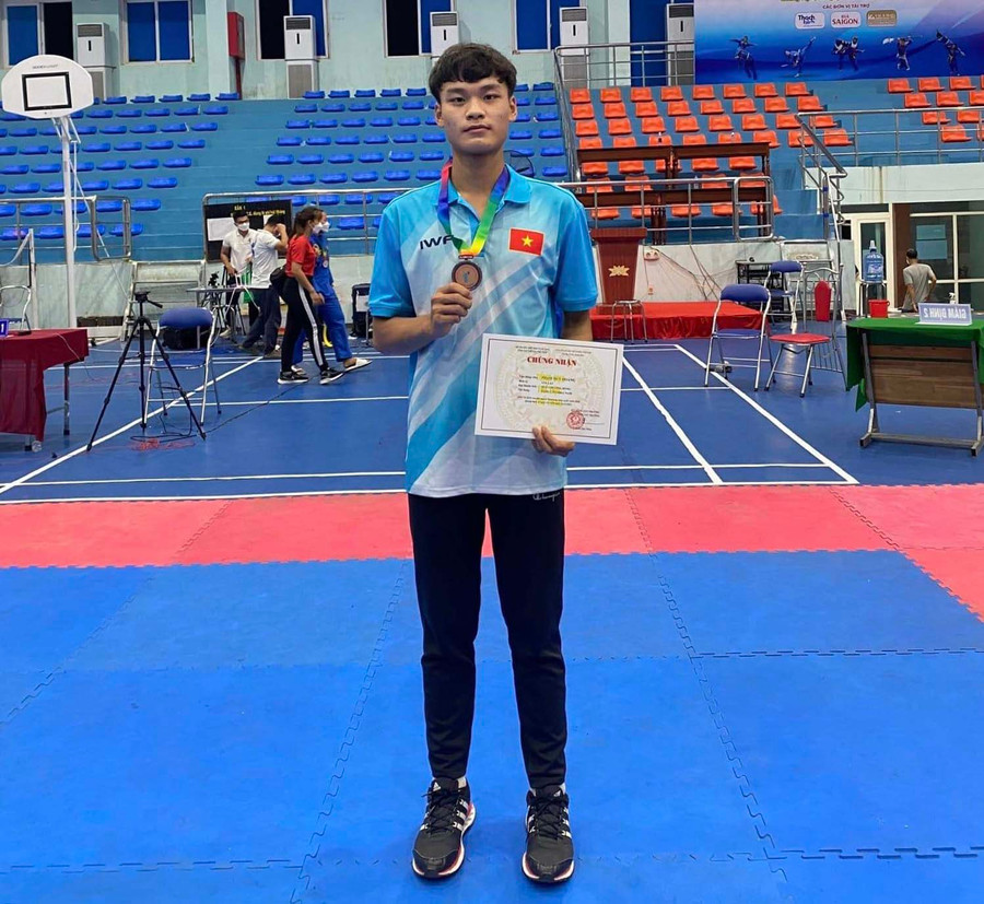 Võ sĩ Phạm Huy Hoàng đã giành tấm huy chương đồng ở hạng cân 68 kg nam. Ảnh: Lê Vương