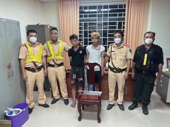 Hai đối tượng tại cơ quan công an. Ảnh: CA ĐN 