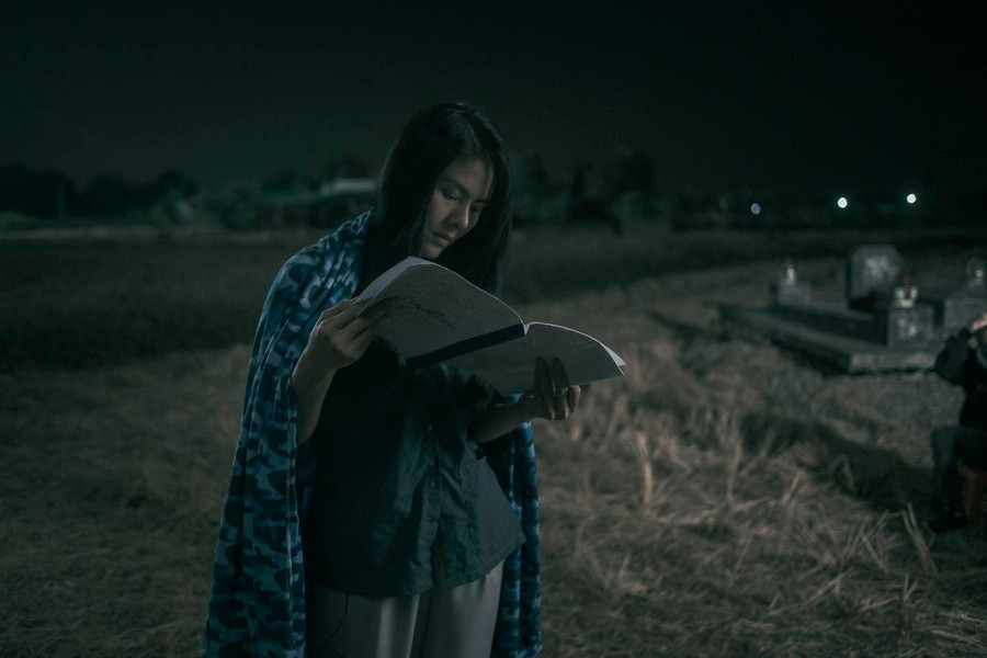 Diễn viên Vân Trang hoang mang khi đọc kịch bản 