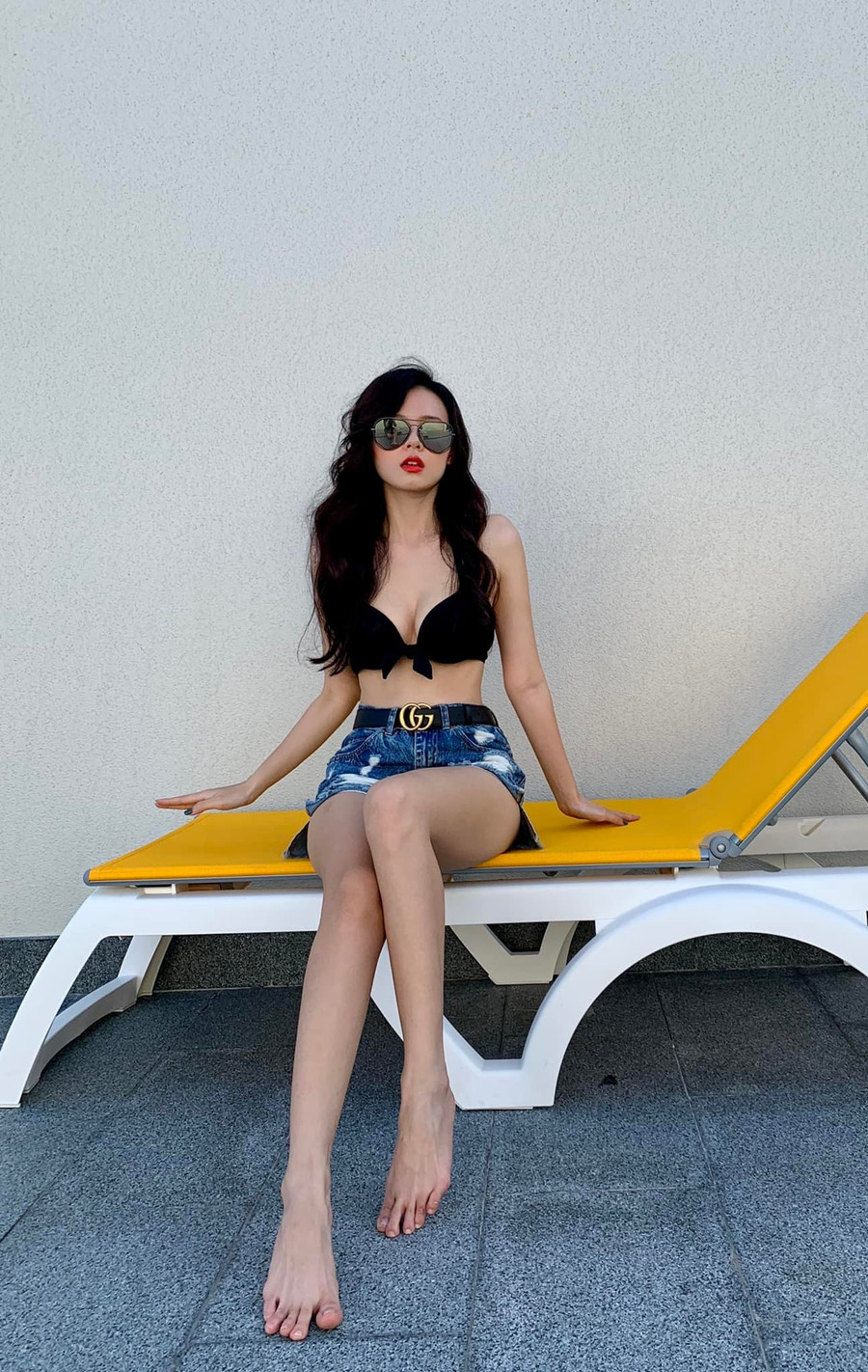 Được biết đến là diễn viên sở hữu nhan sắc xinh đẹp, song Midu vẫn khiến nhiều người hâm mộ lo lắng vì còn độc thân. Cô từng vướng tin đồn hẹn hò với Quốc Trường, Trần Anh Huy… song lên tiếng phủ nhận. Midu quan niệm nếu gặp đúng người thì lấy chồng lúc nào cũng được, miễn mình sẵn sàng. Ảnh: FBNV