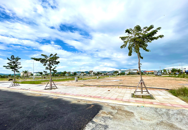 Bên trong một dự án khu dân cư ở TX.Đức Phổ. Ảnh: Công Hoàng