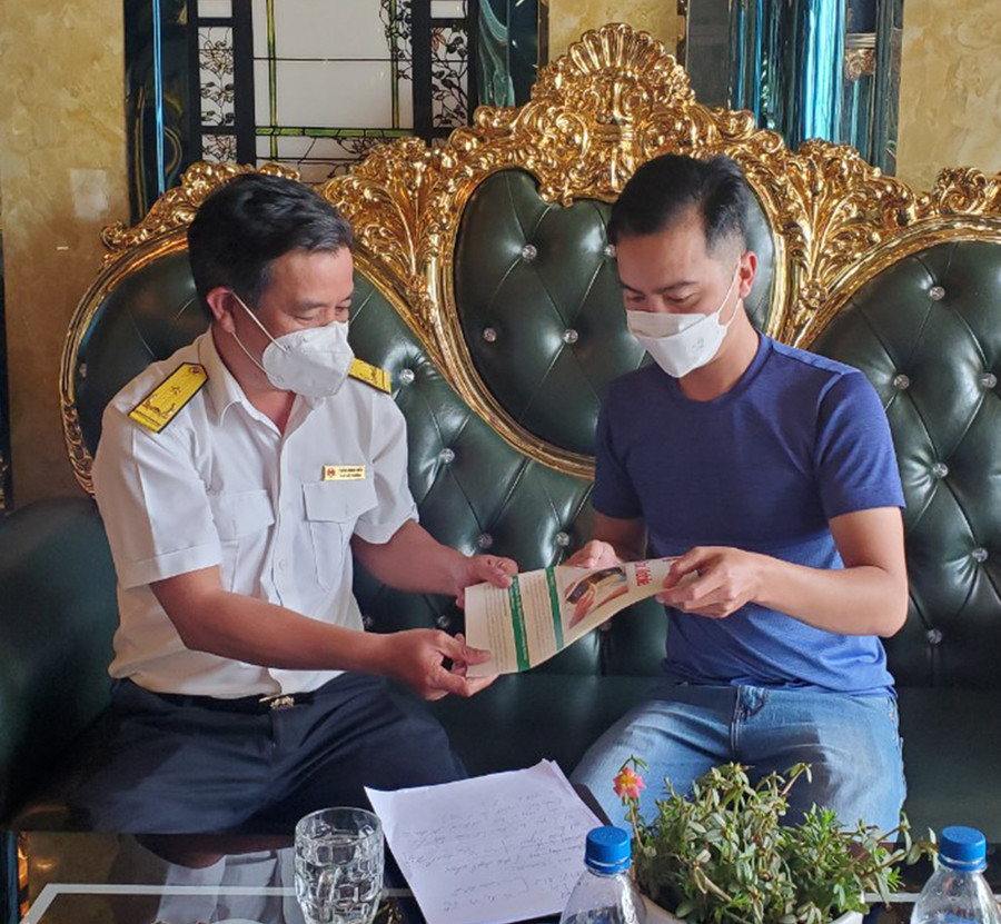 Hiện nay, các Chi cục Thuế đang tiến hành rà soát, phân loại người nộp thuế thuộc trường hợp áp dụng hóa đơn điện tử. Ảnh: Sơn Ca