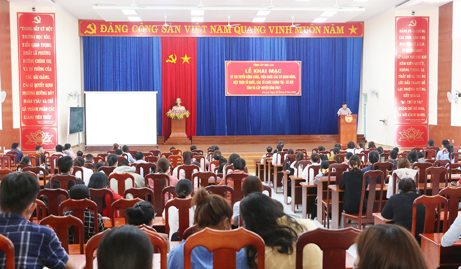 Quang cảnh buổi lễ khai mạc Kỳ thi tuyển công chức, viên chức khối Đảng năm 2021. Ảnh: Quang Tấn Quang cảnh buổi Lễ khai mạc kỳ thi tuyển công chức, viên chức khối Đảng năm 2021. Ảnh: Quang Tấn