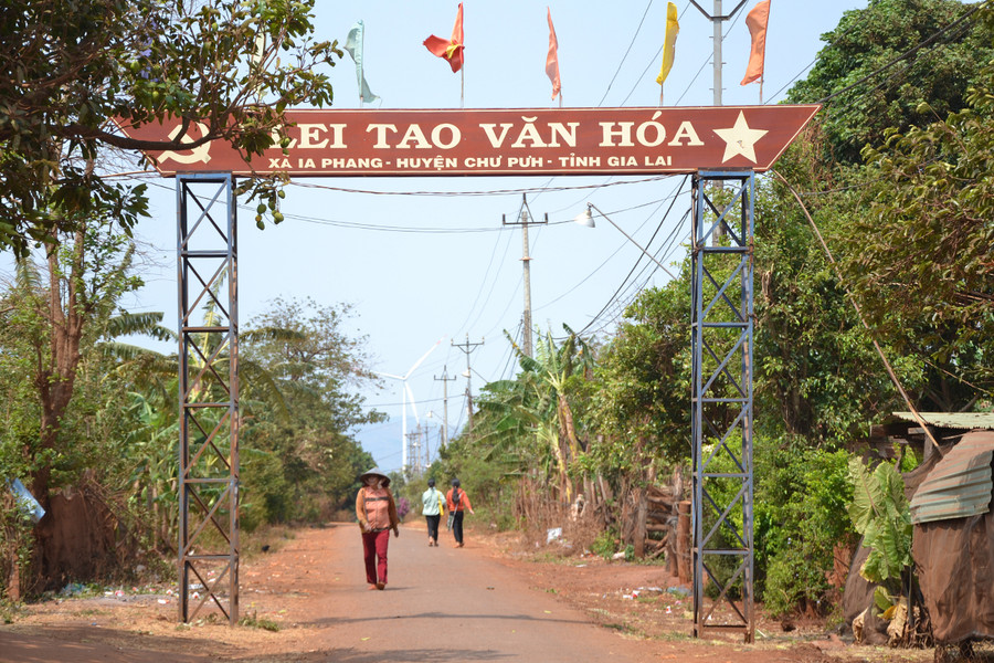 Đường vào Plei Tao (xã Ia Phang, huyện Chư Pưh). Ảnh: Hoàng Minh  Đường vào Plei Tao (xã Ia Phang, huyện Chư Pưh). Ảnh: Hoàng Minh