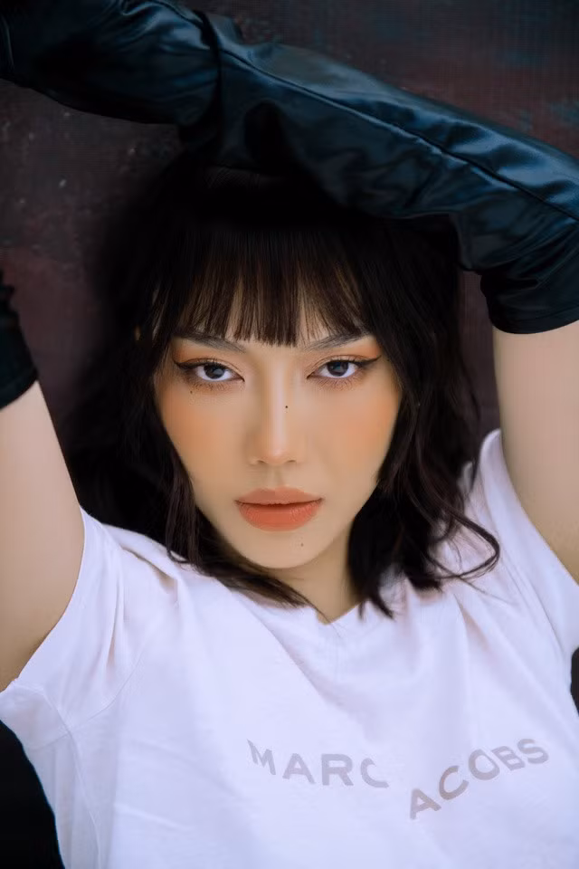 Ngay sau “Bẫy ngọt ngào“, bộ phim điện ảnh tiếp theo mang dấu ấn Diệu Nhi sẽ ra rạp mang tên “Bóng đè“.