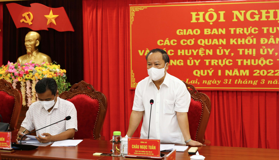 Phó Bí thư Thường trực Tỉnh ủy tham gia ý kiến tại hội nghị. Ảnh: Anh Huy