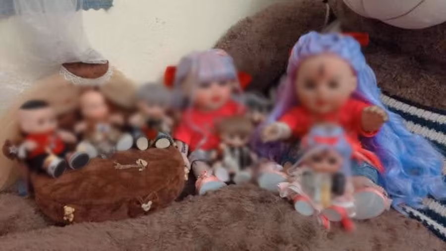 Có người trẻ nuôi rất nhiều búp bê kumanthong