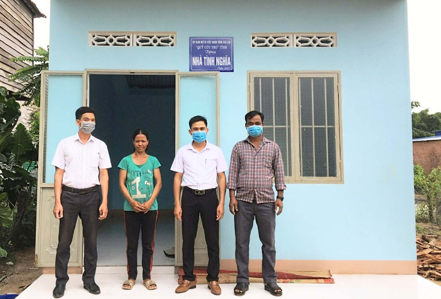 Gia đình bà Kpă Ni (làng Blôm, xã Kim Tân) được hỗ trợ xây dựng nhà mới. Ảnh: Anh Huy