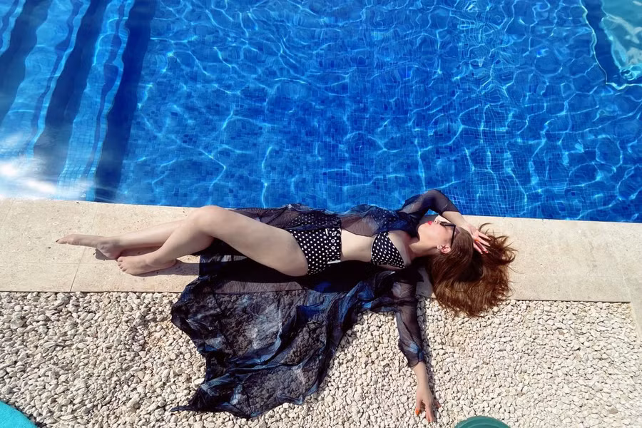 Hiện tại, Minh Tuyết có cuộc sống hạnh phúc bên người chồng doanh nhân dù chưa có con cái. Nữ nghệ sĩ cho biết gia đình cô có niềm vui riêng, thường đi du lịch, tiệc tùng với bạn bè. Ảnh: FBNV