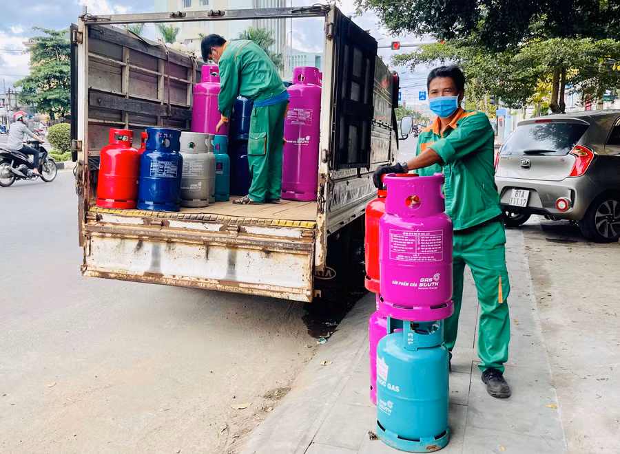 Từ ngày 1-3, giá gas trên thị trường đã tăng 42 ngàn đồng/bình 12 kg. Ảnh: Vũ Thảo