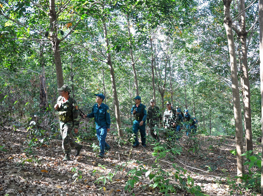 Lực lượng tự vệ Công ty 72 (Binh đoàn 15) phối hợp tuần tra bảo vệ biên giới. Ảnh: Lê Quang Lực lượng tự vệ Công ty 72 phối hợp tuần tra bảo vệ biên giới. Ảnh: Lê Quang