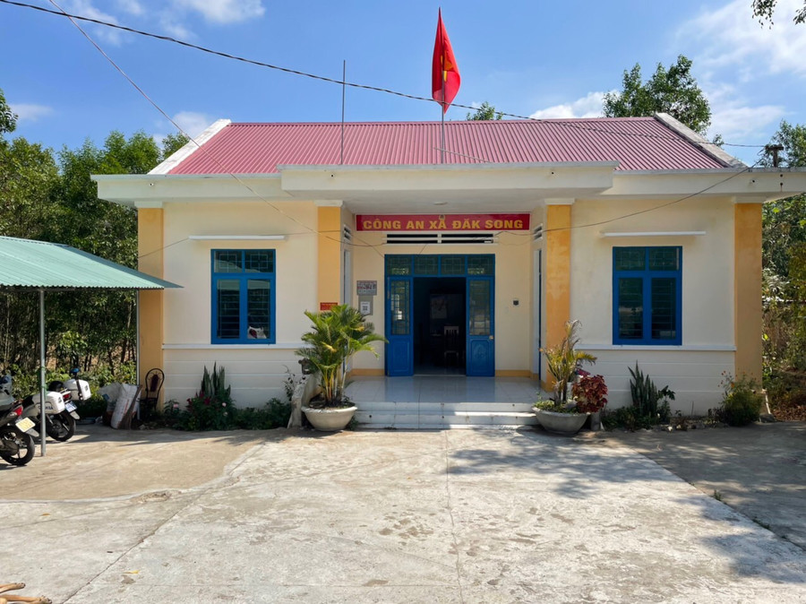  Nhà làm việc được xây dựng khang trang góp phần giúp lực lượng Công an xã chính quy yên tâm công tác, hoàn thành nhiệm vụ. Ảnh: Ngọc Minh