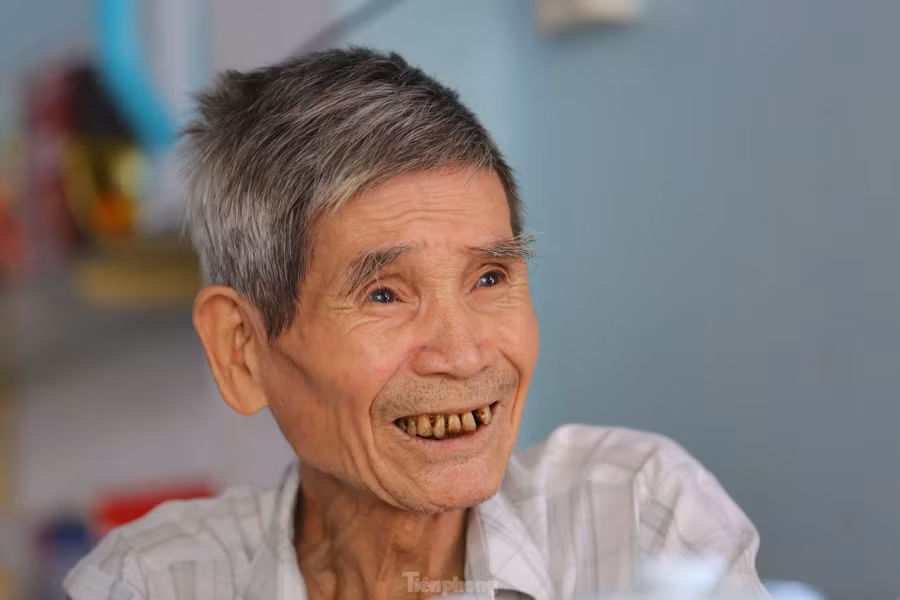 Ông Nguyễn Xuân Viên cho biết ,dù trải qua nhiều đau thương, nhưng trên tinh thần hoà hợp, hoà giải dân tộc, ông không hận thù những người bên kia chiến tuyến, những người từng gây đau thương cho ông và đồng đội. Ảnh: Trọng Tài