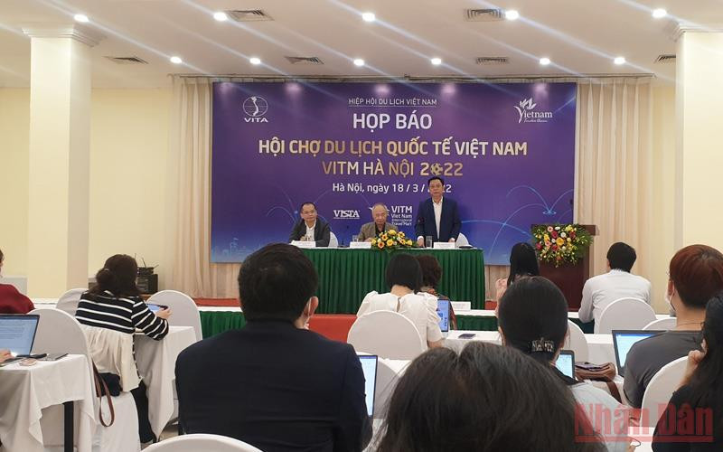 Phó Tổng cục trưởng Tổng cục Du lịch Phạm Văn Thủy phát biểu tại họp báo về VITM Hà Nội 2022. Ảnh: T.LINH