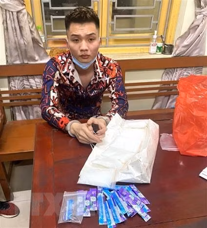 Đối tượng Trương Mạnh Hùng tại cơ quan điều tra. (Ảnh: Đinh Văn Nhiều/TTXVN)