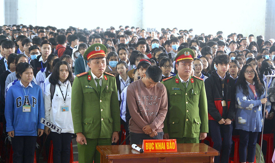 “Phiên tòa giả định” là một hình thức tuyên truyền, phổ biến kiến thức pháp luật về PCMD hiệu quả trong trường học (ảnh chụp trước tháng 4-2021). Ảnh: Mộc Trà