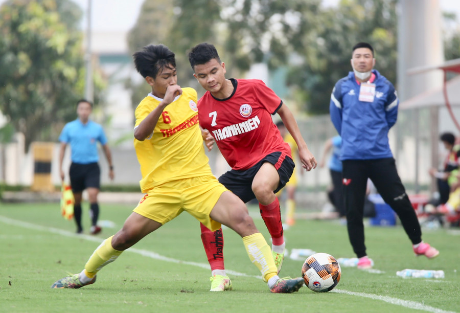  U19 HAGL (trái) đã kết thúc vòng bảng ở vị trí thứ 3. Ảnh Ban tổ chức