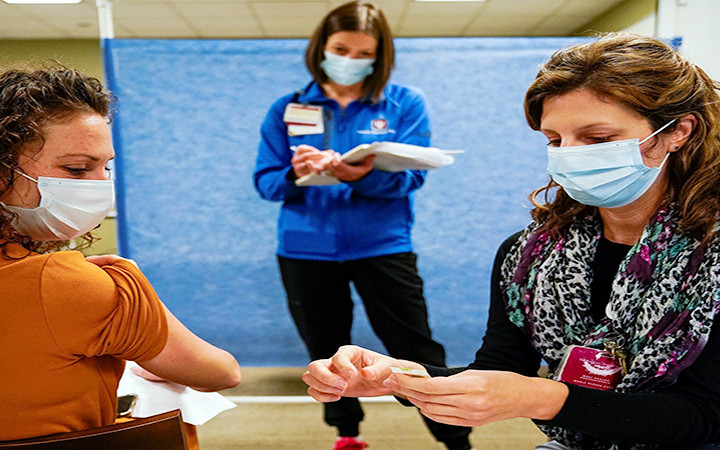 Phụ nữ khẳng định vai trò quan trọng trong cuộc chiến chống đại dịch Covid-19. Ảnh: REUTERS Phụ nữ khẳng định vai trò quan trọng trong cuộc chiến chống đại dịch Covid-19. Ảnh: REUTERS