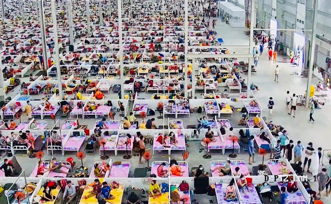 Khu điều trị F0 trong bệnh viện dã chiến ở Bình Dương lúc cao điểm dịch Covid-19 đợt 4. Ảnh: Đỗ Trường