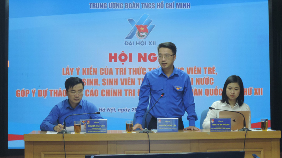 Anh Nguyễn Tường Lâm chù trì và phát biểu tại hội nghị. Ảnh: Nhật Nam