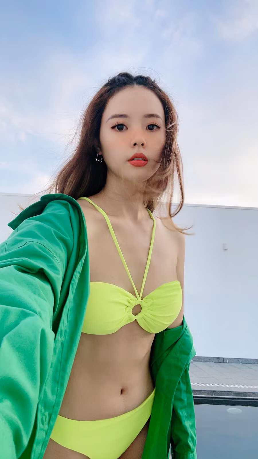 Trước đó, khi chia sẻ về cân nặng 40kg của mình, Midu cho biết đó là sự nỗ lực để hướng đến một cơ thể khỏe mạnh, không mỡ thừa và năng lượng vận động tích cực. 