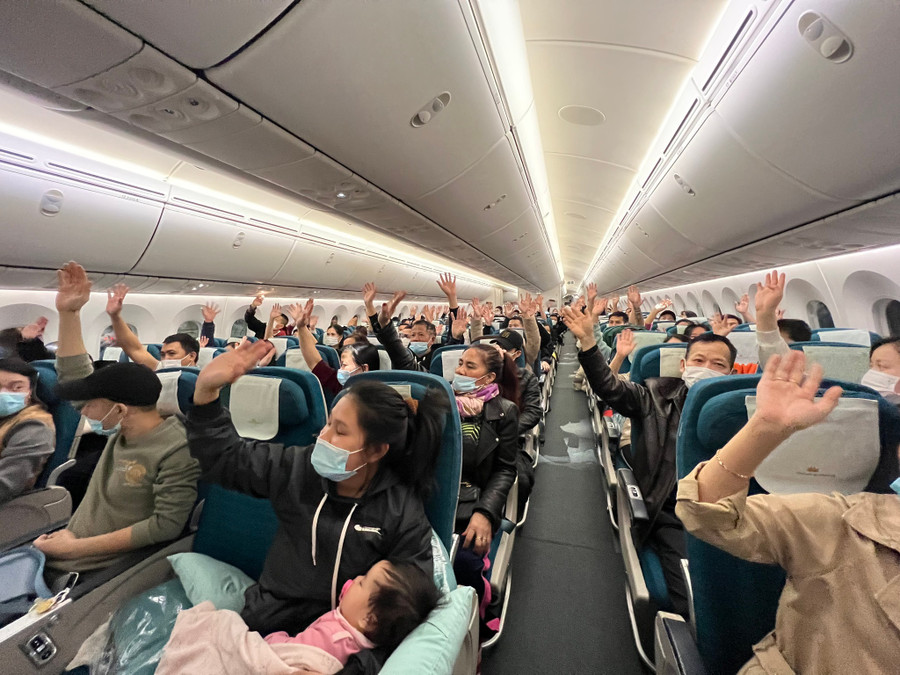 Chuyến bay chở 287 công dân Việt Nam về nước