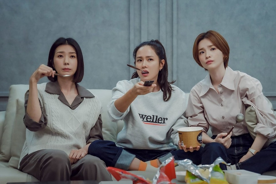 Kim Ji Hyun, Son Ye Jin và Jeon Mi Do trong "Tuổi 39". Ảnh: JTBC Kim Ji Hyun, Son Ye Jin và Jeon Mi Do trong