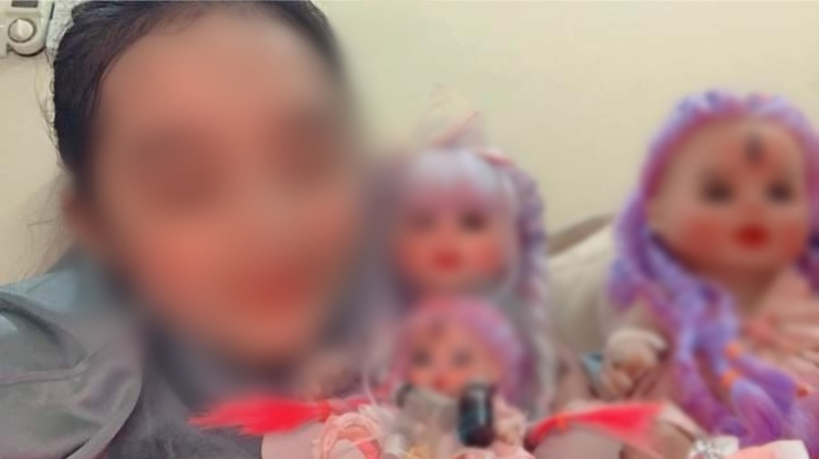 Có người trẻ nuôi cùng lúc vài búp bê kumanthong