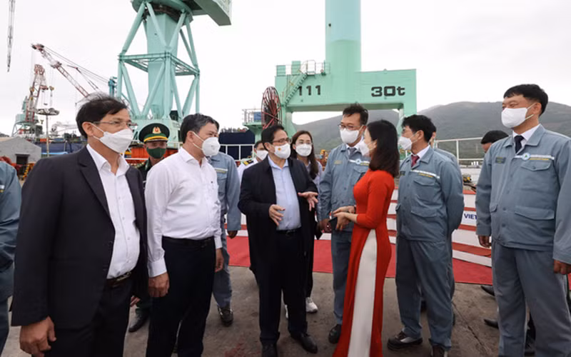 Thủ tướng cũng đề nghị Nhà máy Đóng tàu Hyundai tại Khu kinh tế Vân Phong làm tốt việc bảo vệ môi trường do khu vực này có tiềm năng và đang phát triển nhiều ngành nghề, lĩnh vực khác.