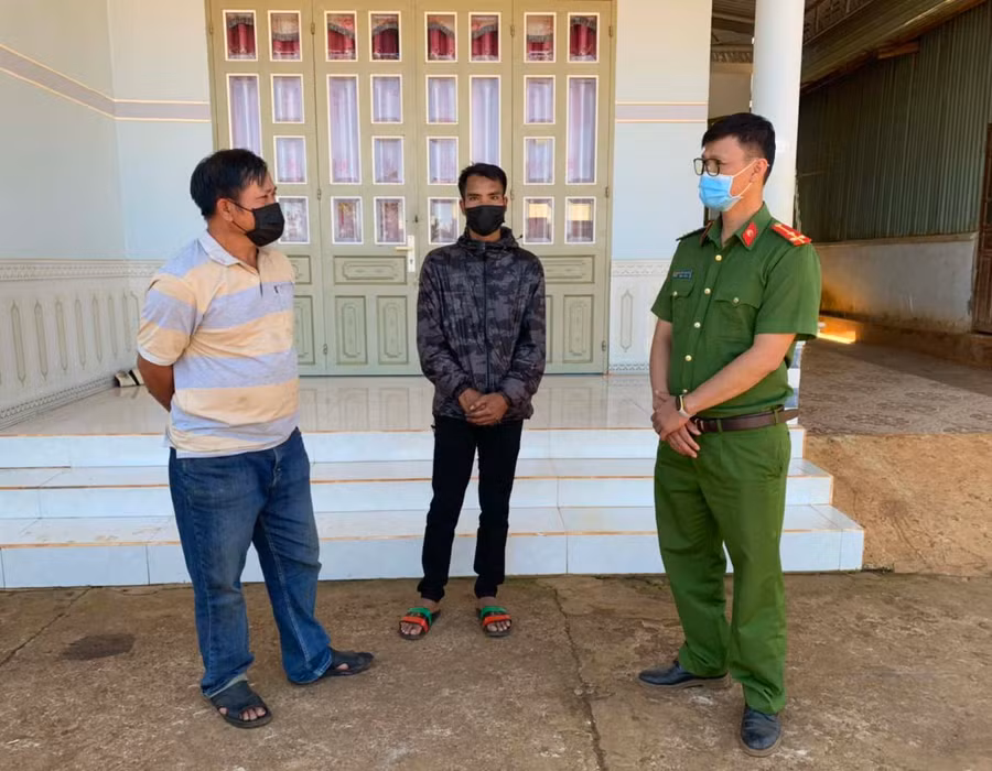 Lực lượng Công an xã Ia Băng (huyện Đak Đoa) thường xuyên bám sát địa bàn để thông tin về phương thức, thủ đoạn hoạt động của các loại tội phạm cho người dân nêu cao cảnh giác và phòng ngừa. Ảnh: R’Ô HOK