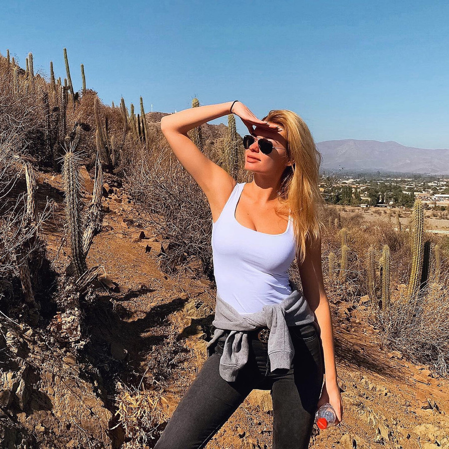 Hoa hậu Ba Lan đam mê du lịch và thích khám phá những nền văn hóa khác nhau. Cô chia sẻ tại Miss World: “Tôi tin rằng du lịch là thứ duy nhất chúng ta trả tiền để có thể làm bản thân trở nên giàu có hơn. Và điều đó thực sự đã làm phong phú thêm cuộc sống của tôi, giúp tôi có sự hiểu biết và cảm thông hơn. Niềm đam mê này cũng dạy tôi rằng chúng ta có nhiều điểm chung hơn là những gì khiến chúng ta khác biệt, vì vậy chúng ta nên thể hiện tình yêu thương dành cho nhau bất chấp chủng tộc, tôn giáo hay văn hóa”. Ảnh: Instagram NV