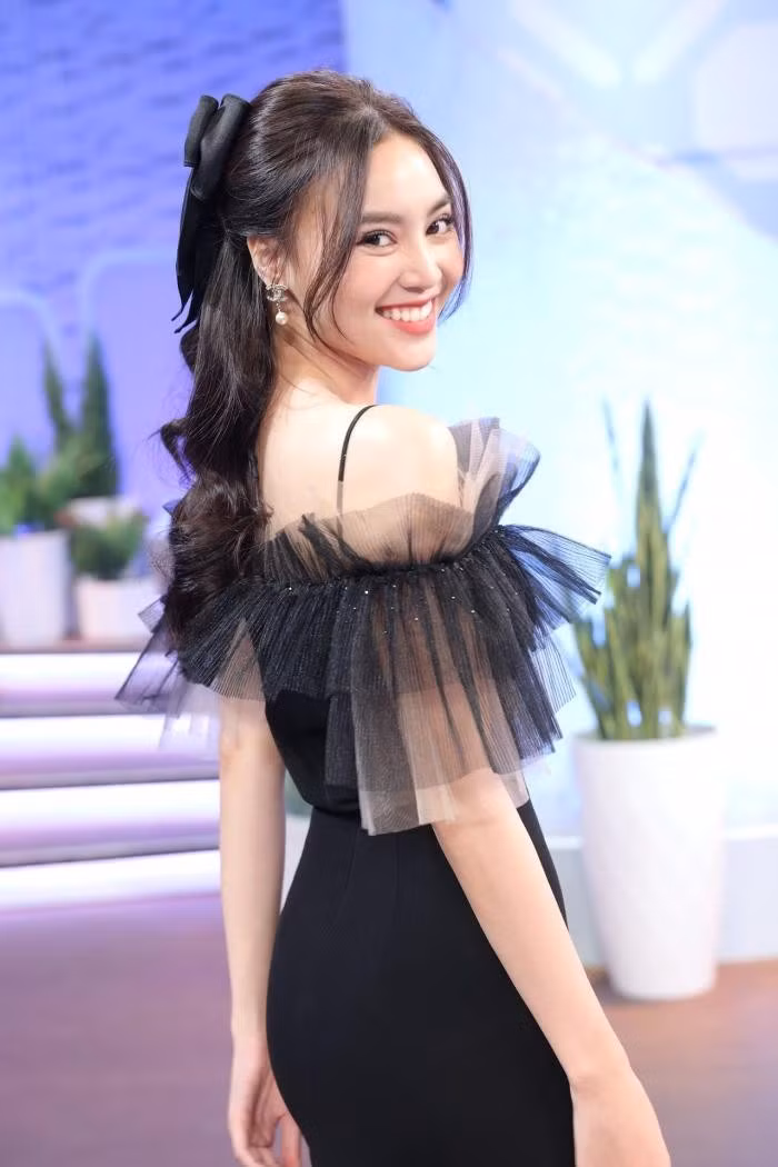Là một trong những mỹ nhân hàng đầu của showbiz Việt, Ninh Dương Lan Ngọc chiếm được thiện cảm của công chúng nhờ tài năng diễn xuất và ngoại hình xinh đẹp.