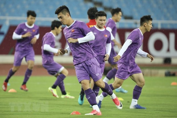 Tuyển Việt Nam tập luyện trên sân Mỹ Đình trước trận gặp Oman. Ảnh: Minh Quyết/TTXVN