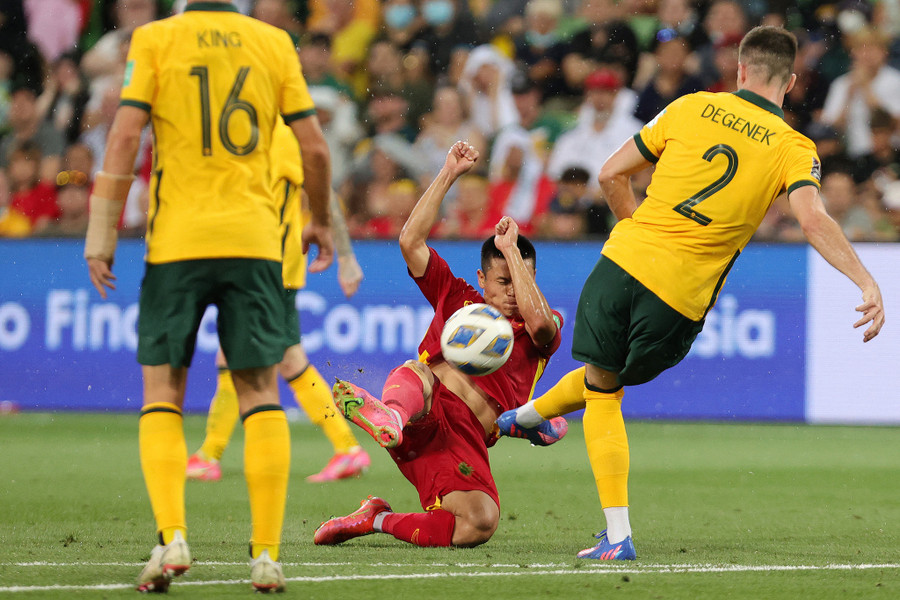 Tuấn Hải đang ghi điểm nhờ nền tảng thể lực tốt và 2 màn trình diễn tốt trước Úc, Trung Quốc. Ảnh: AFP