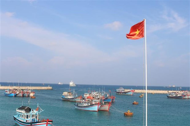 Quần đảo Trường Sa, nơi đón tiếp và hỗ trợ cho ngư dân vươn khơi bám biển. Ảnh: Phan Sáu/TTXVN Quần đảo Trường Sa, nơi đón tiếp và hỗ trợ cho ngư dân vươn khơi bám biển. Ảnh: Phan Sáu/TTXVN