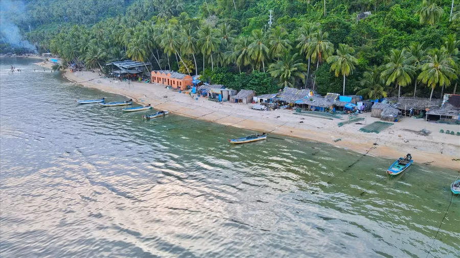  Ngoài Phú Quốc thì những hòn đảo khác ở Kiên Giang vẫn được rất đông du khách lựa chọn. Ảnh: PV