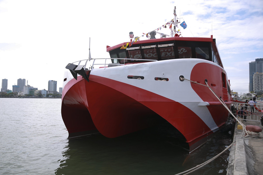 Tàu Trưng Trắc, thiết kế tiêu chuẩn châu Âu, sử dụng động cơ Rolls Royce MTU thân thiện môi trường. Ảnh: Nguyễn Tú Tàu Trưng Trắc, thiết kế tiêu chuẩn châu Âu, sử dụng động cơ Rolls Royce MTU thân thiện môi trường. Ảnh: NGUYỄN TÚ