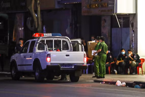  Công an TPHCM và Viện KSND TPHCM có mặt tại căn nhà ở quận 3. Ảnh: CHÍ THẠCH