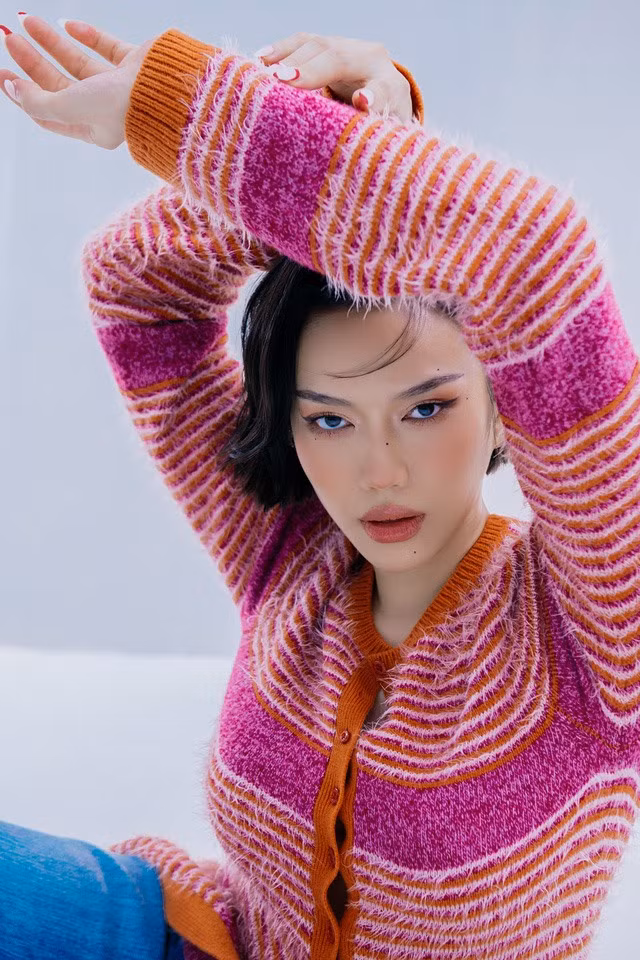 Ở “Bẫy ngọt ngào“, diễn xuất của Diệu Nhi được đánh giá là chín muồi, khi cô hoàn thành xuất sắc những phân đoạn tâm lý khó, căng thẳng. Lối diễn hài hòa một cách duyên dáng với những phân đoạn gây cười đầy tinh tế, không chút gượng ép.